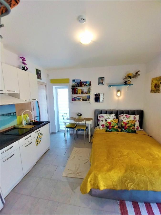 פלאנגה Geltoni Apartamentai מראה חיצוני תמונה